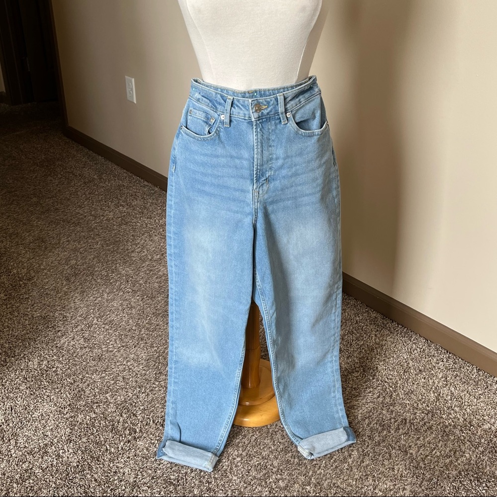 BNWT H&M high waisted boyfriend/mom jeans size 4